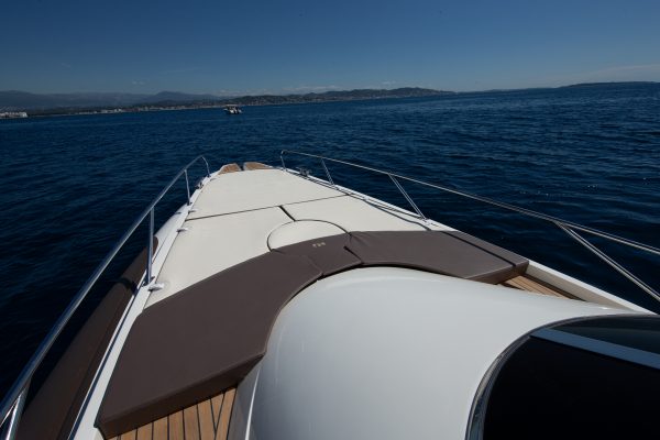 NUOVA JOLLY Prince 38 Sport Cabin - Semi rigide luxe habitable avec moteur hors-bord