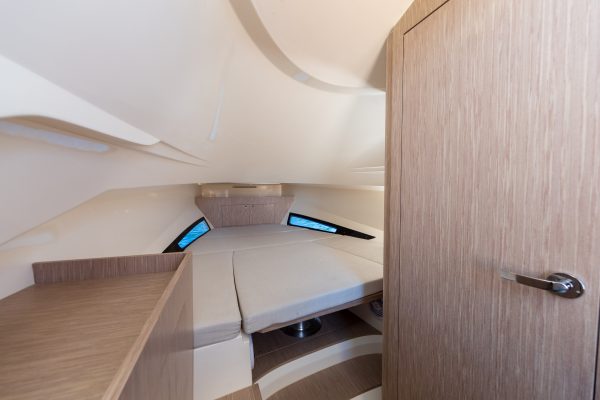 NUOVA JOLLY Prince 38 Sport Cabin - Semi rigide luxe habitable avec moteur hors-bord