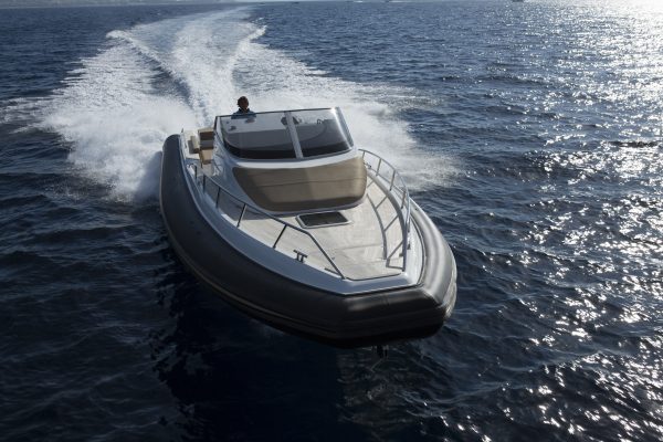 NUOVA JOLLY Prince 43 Luxury Cabin - Semi rigide luxe avec moteur hors-bord