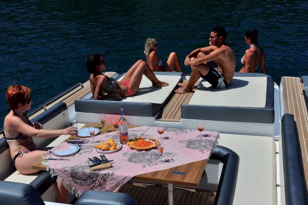 Nuova Jolly PRINCE 43 Luxury Cabin - Bateau semi rigide de luxe avec moteur inboard ou hors-bord