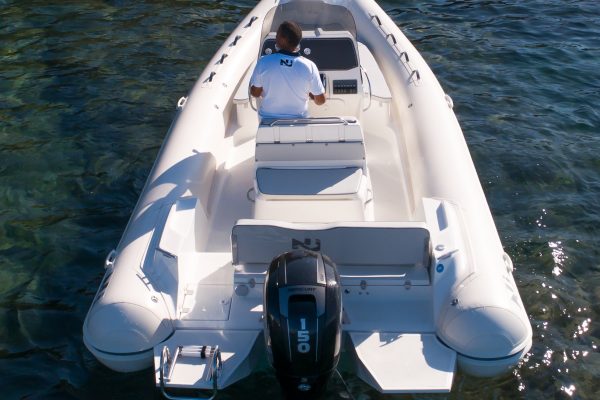 NUOVA JOLLY NJ 650 XL - Semi rigide de luxe avec moteur hors-bord