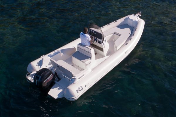NUOVA JOLLY NJ 650 XL - Semi rigide de luxe avec moteur hors-bord