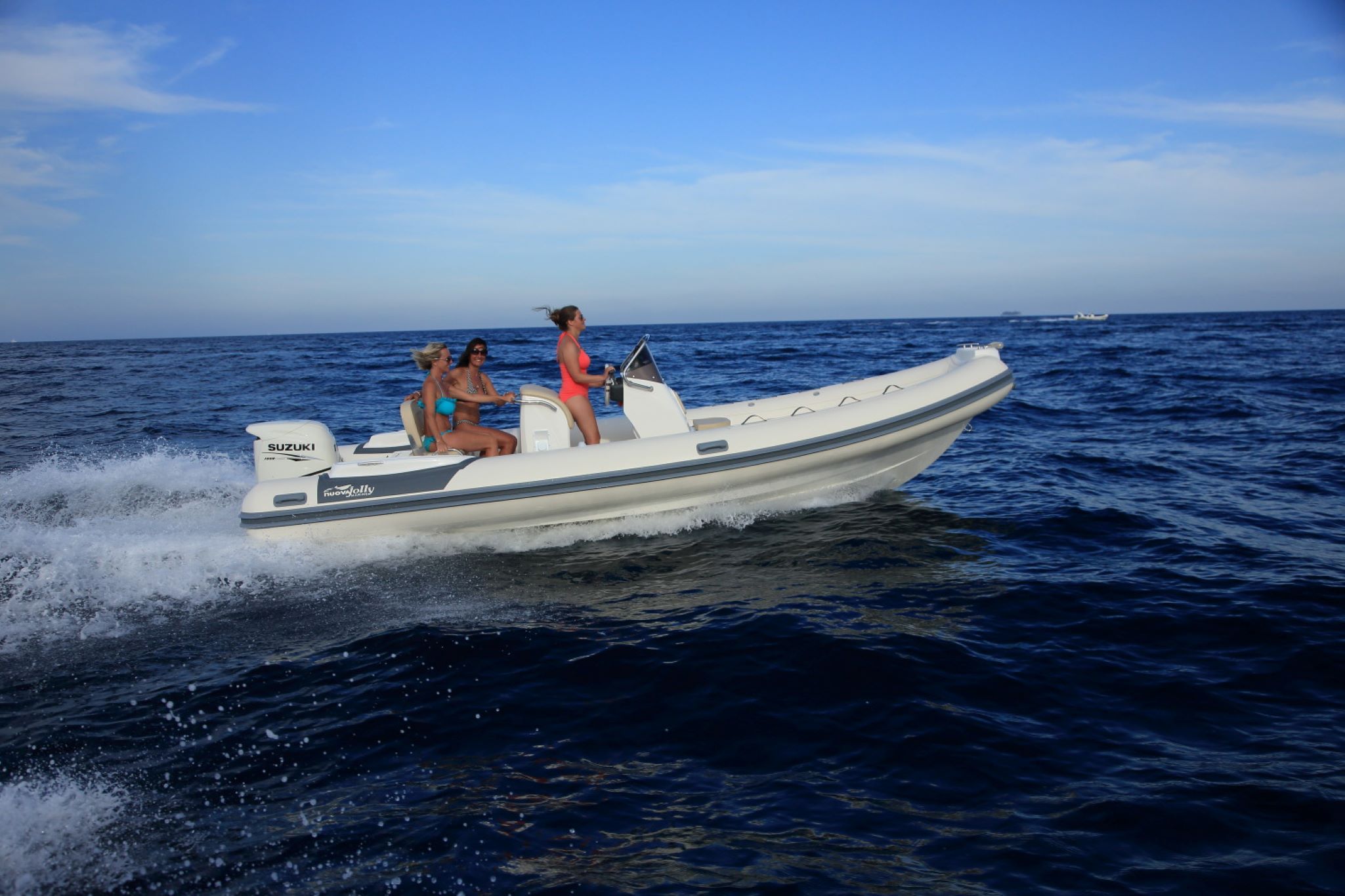 NUOVA JOLLY Prince NJ 630 - Semi rigide hors-bord haut de gamme