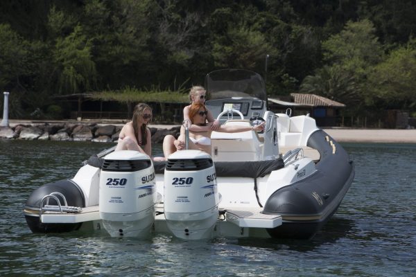 NUOVA JOLLY Prince 30 - Semi rigide luxe avec moteur hors-bord