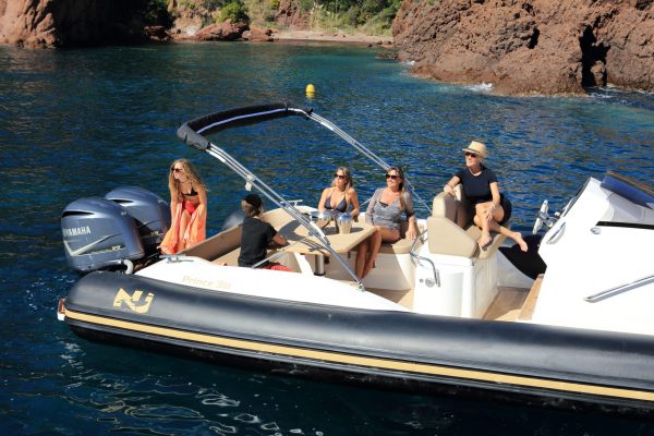 NUOVA JOLLY 38 CC - Bateau semi rigide de luxe avec moteur hors-bord