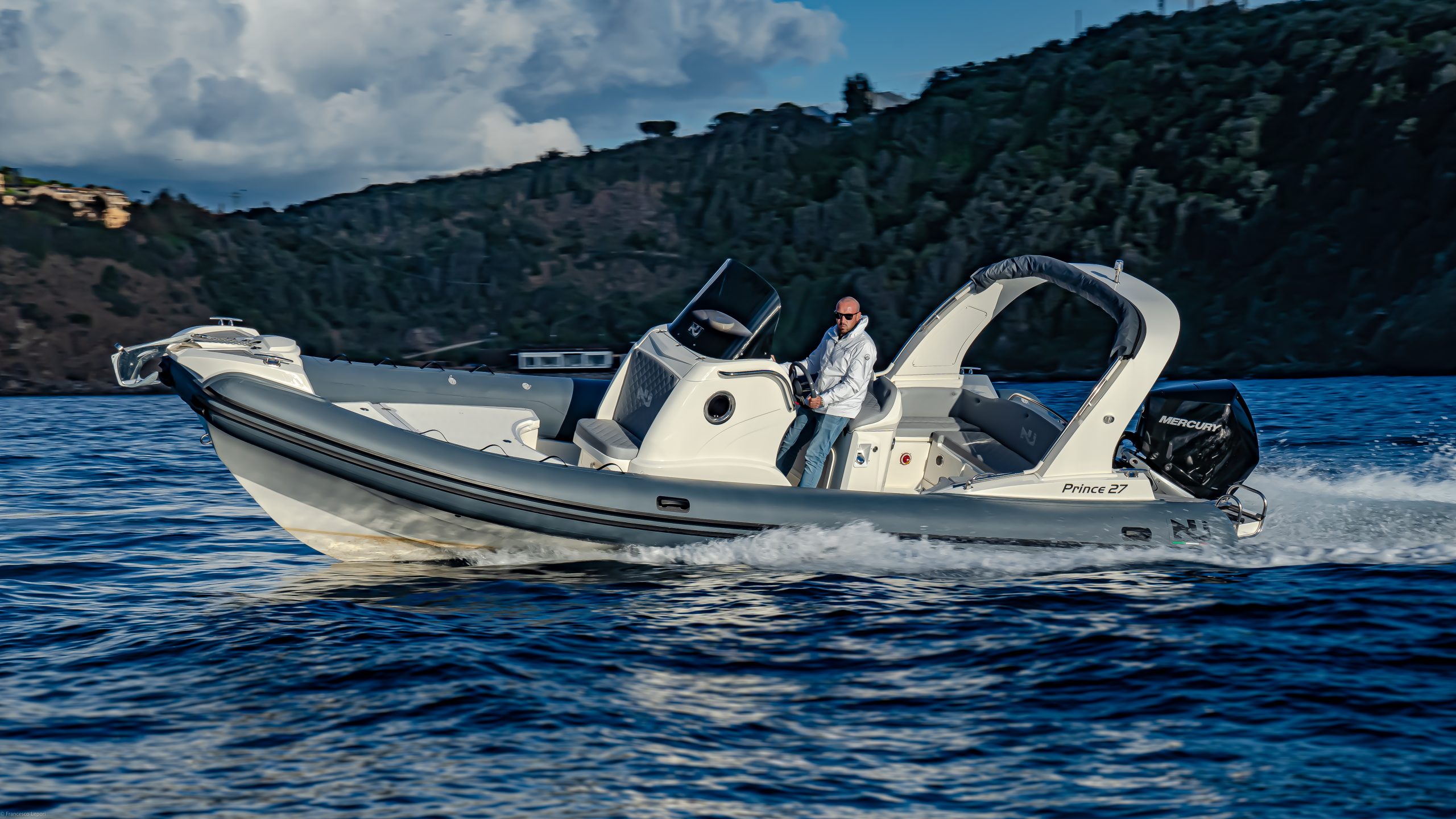 NUOVA JOLLY Prince 27 - Semi rigide haut de gamme avec moteur hors-bord