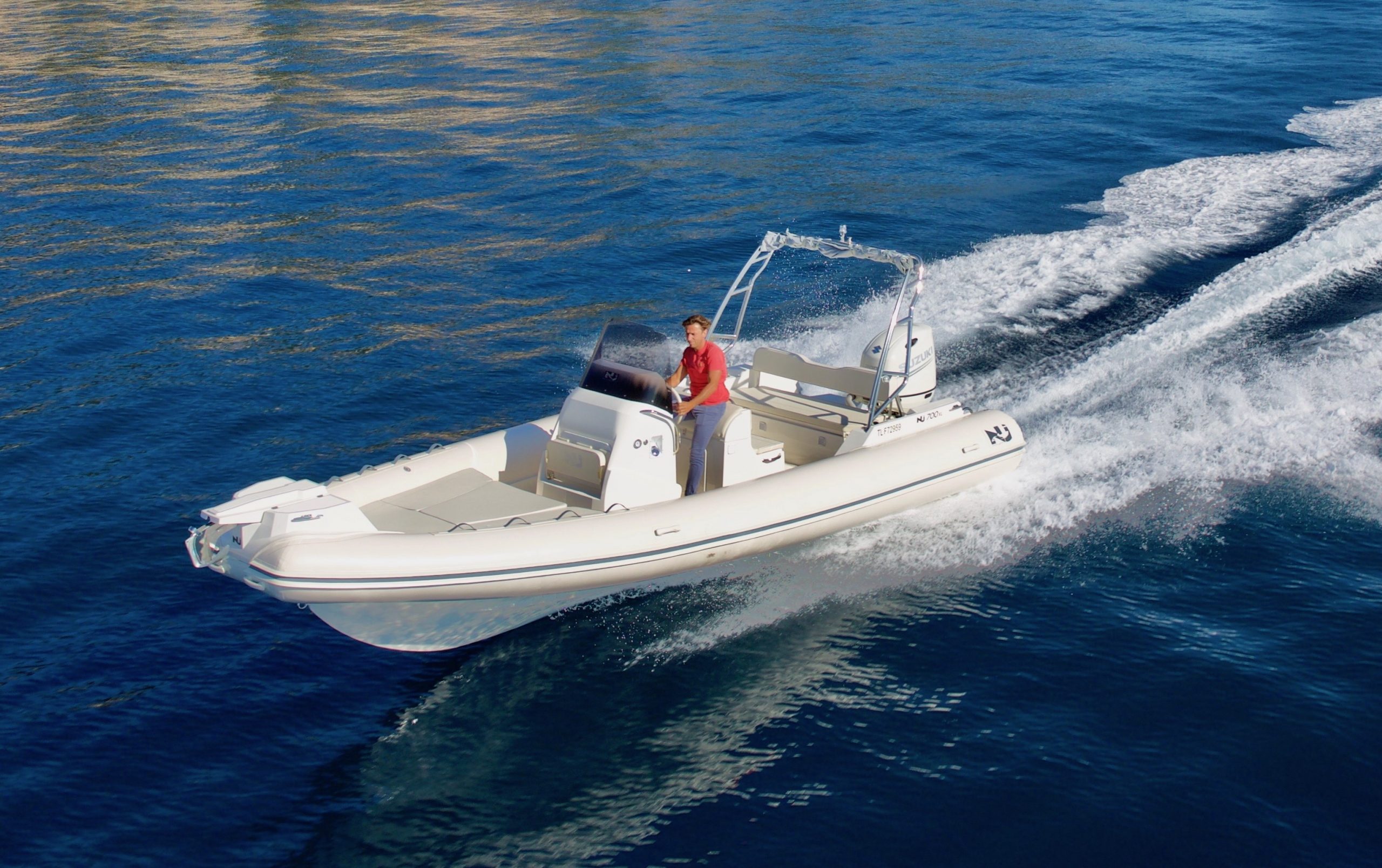 NUOVA JOLLY NJ 700 XL - Bateau semi rigide de luxe avec moteur hors-bord