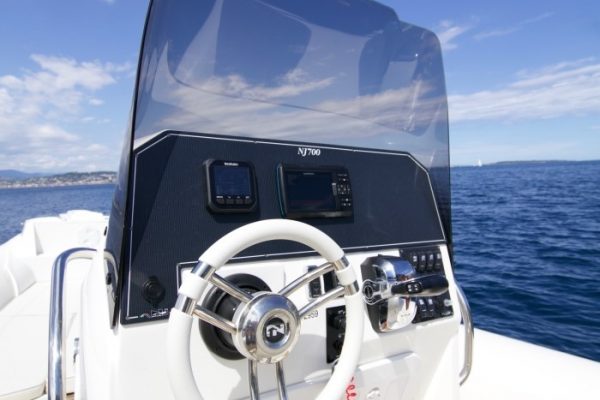 NUOVA JOLLY NJ 700 XL - Bateau semi rigide de luxe avec moteur hors-bord