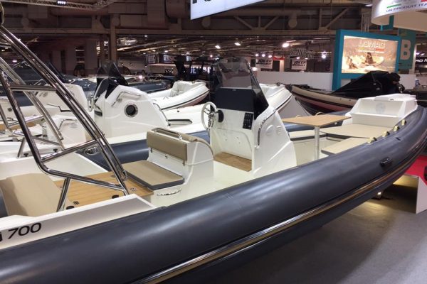 NUOVA JOLLY NJ 700 - Semi rigide habitable haut de gamme avec moteur hors-bord