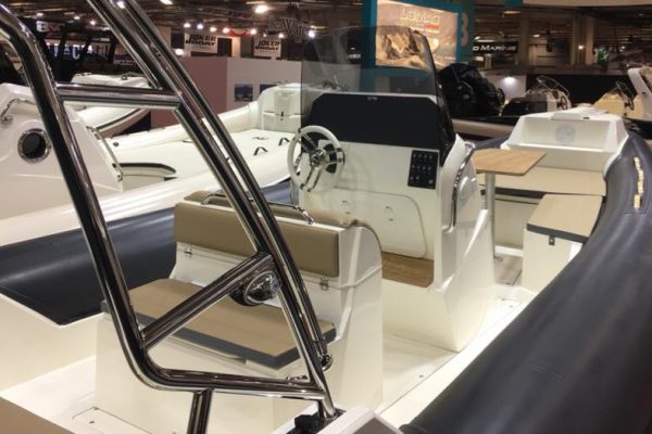 NUOVA JOLLY NJ 700 - Semi rigide habitable haut de gamme avec moteur hors-bord