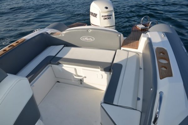 NUOVA JOLLY Prince 28 Sport Cabin - Semi rigide habitable haut de gamme avec moteur hors-bord