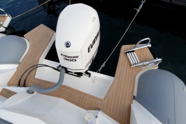 NUOVA JOLLY Prince 28 Sport Cabin - Semi rigide habitable haut de gamme avec moteur hors-bord