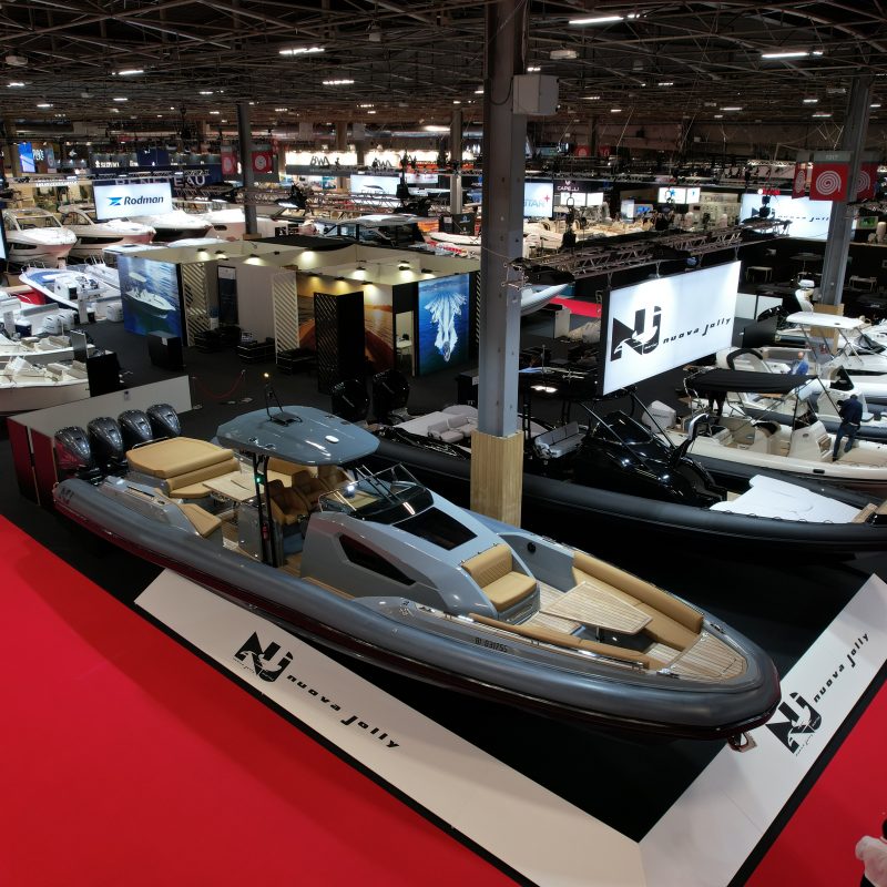 Nuova Jolly au salon NAUTIC PARIS 2021 - bateau semi-rigide de luxe à moteur hors-bord