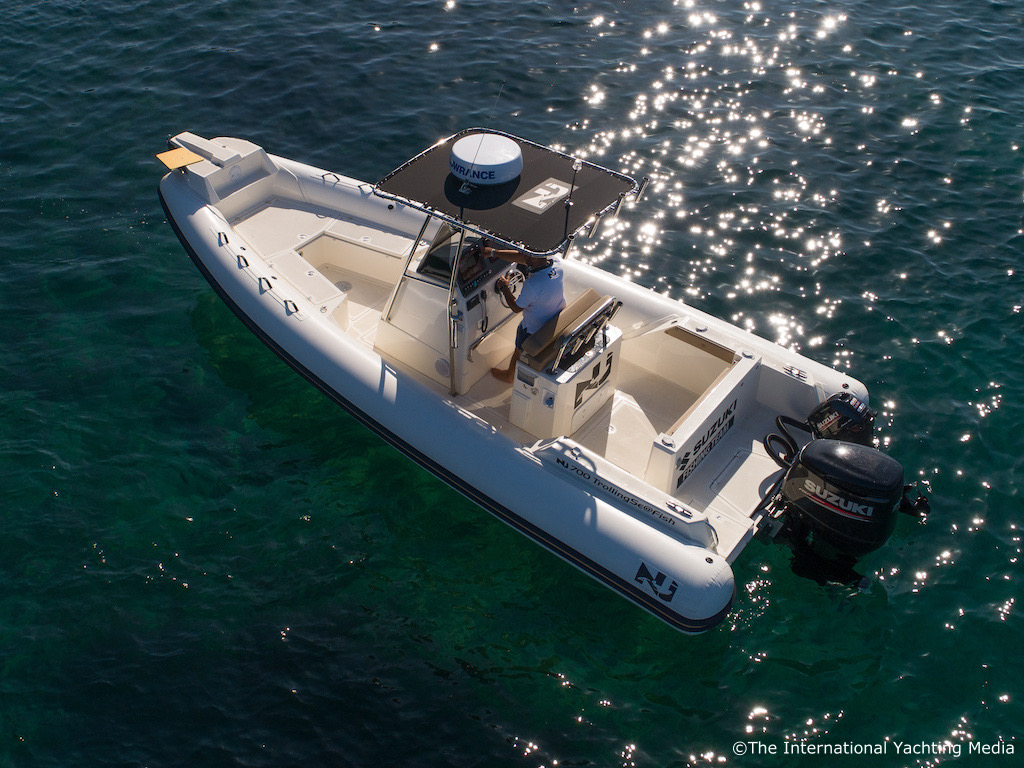 Nuova Jolly NJ 700 Seafish - Bateau de pêche gonflable semi-rigide à moteur hors-bord