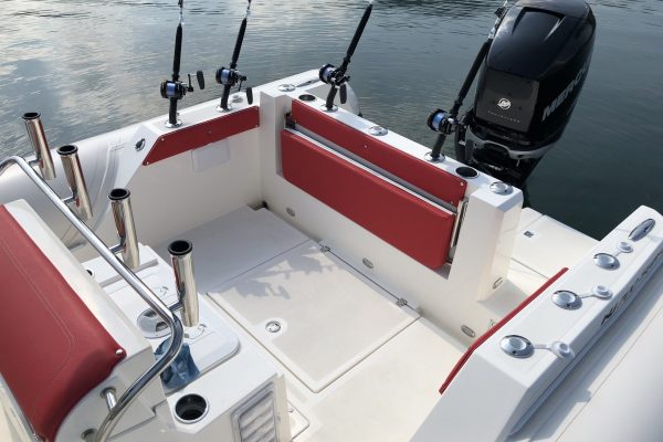 Nuova Jolly NJ 700 Seafish - Bateau de pêche gonflable semi-rigide à moteur hors-bord