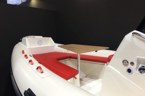 Nuova Jolly NJ 700 Seafish - Bateau de pêche gonflable semi-rigide à moteur hors-bord