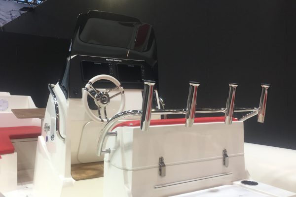 Nuova Jolly NJ 700 Seafish - Bateau de pêche gonflable semi-rigide à moteur hors-bord