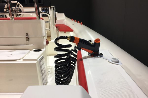 Nuova Jolly NJ 700 Seafish - Bateau de pêche gonflable semi-rigide à moteur hors-bord