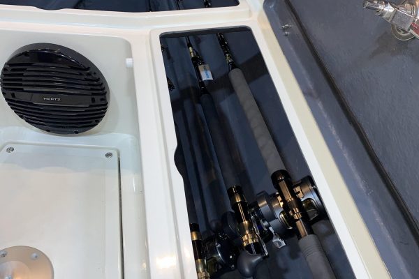 Nuova Jolly NJ 700 Seafish - Bateau de pêche gonflable semi-rigide à moteur hors-bord