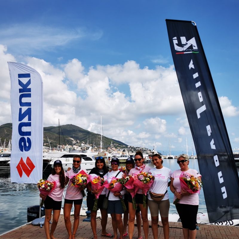 L'équipe féminine du raid Méditerranée Rose organisé par Nuova Jolly au profit des femmes malades du cancer