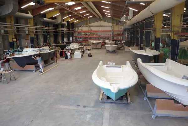 WHITE SHARK chantier de production à Noirmoutier - Photo article Ouest France 29 juin 2022