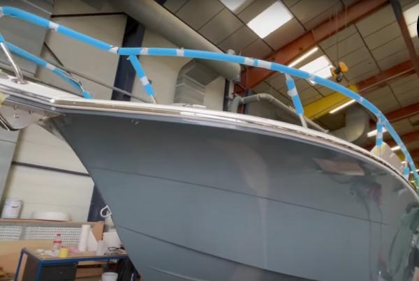 Vidéo fabrication des bateaux français WHITE SHARK