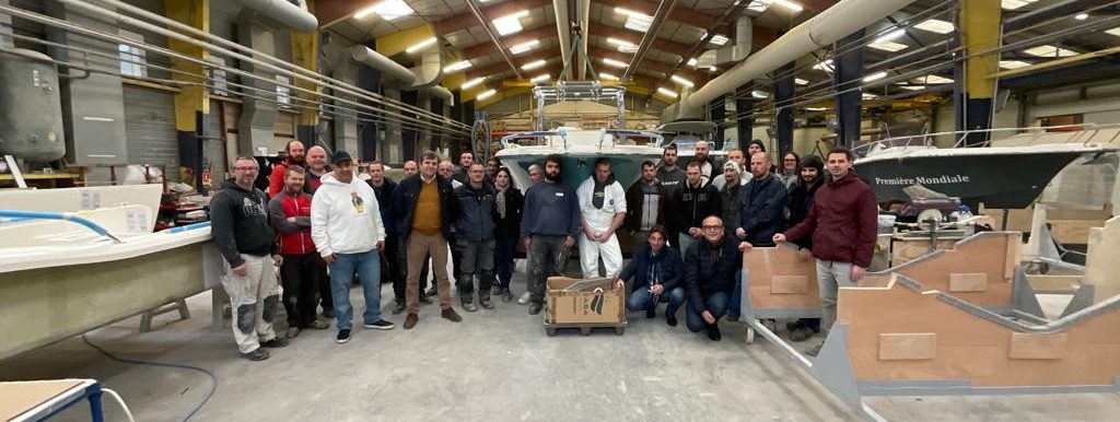 Equipe de production au chantier WHITE SHARK