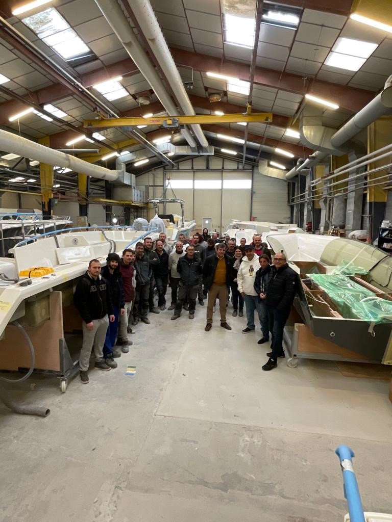 Equipe de production au chantier WHITE SHARK